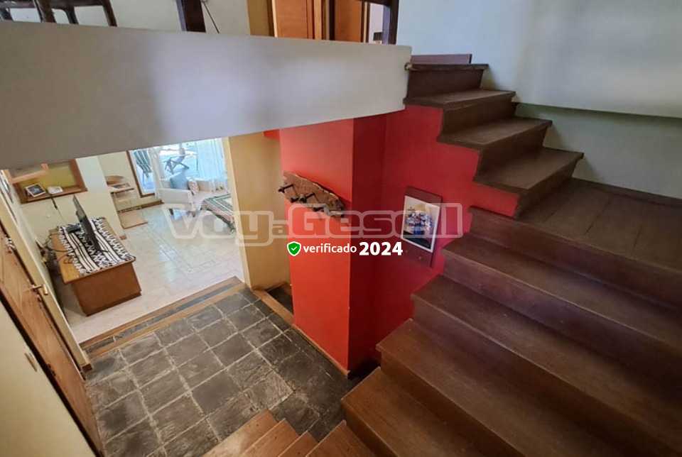 Alquilo Casa La Esquina en Villa Gesell zona Centro a 1000 Mts de la Playa