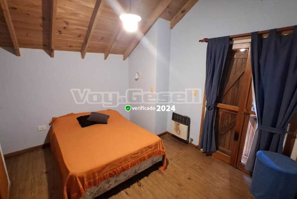 Alquilo Casa La Esquina en Villa Gesell zona Centro a 1000 Mts de la Playa