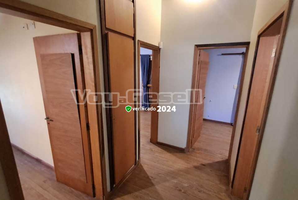 Alquilo Casa La Esquina en Villa Gesell zona Centro a 1000 Mts de la Playa