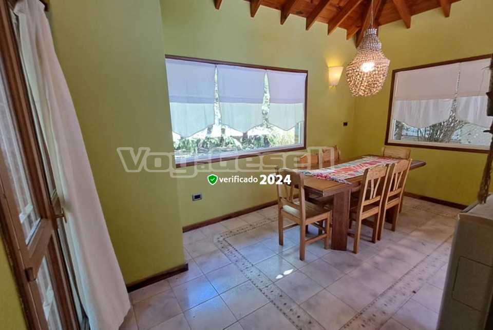 Alquilo Casa La Esquina en Villa Gesell zona Centro a 1000 Mts de la Playa 