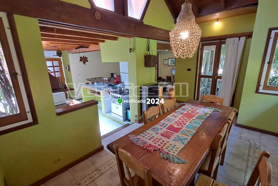 Alquilo Casa La Esquina en Villa Gesell zona Centro a 1000 Mts de la Playa