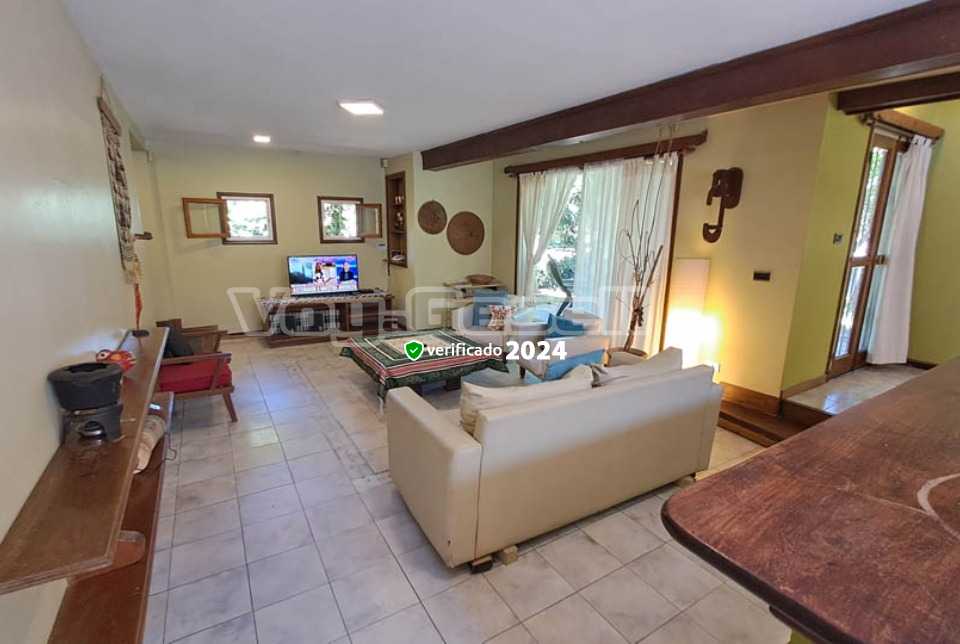 Alquilo Casa La Esquina en Villa Gesell zona Centro a 1000 Mts de la Playa 