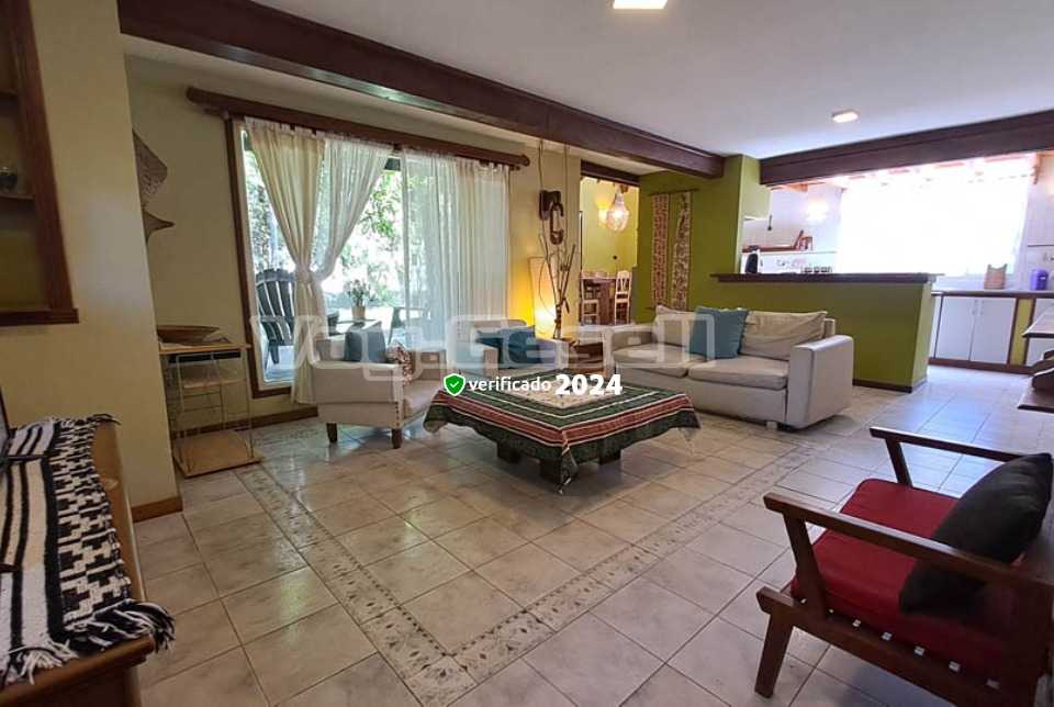 Alquilo Casa La Esquina en Villa Gesell zona Centro a 1000 Mts de la Playa 