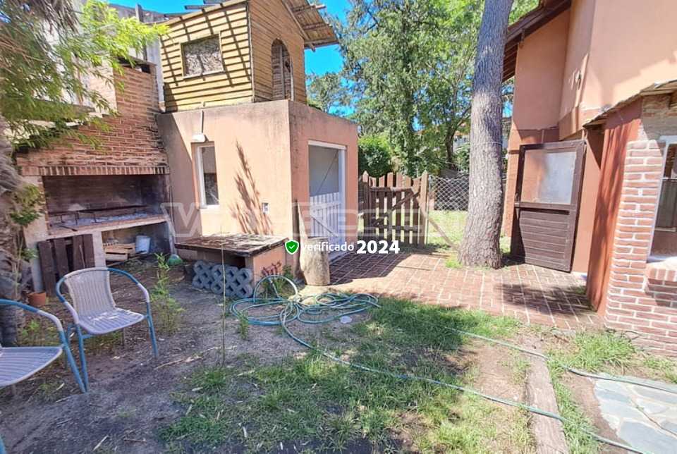 Alquilo Casa La Esquina en Villa Gesell zona Centro a 1000 Mts de la Playa