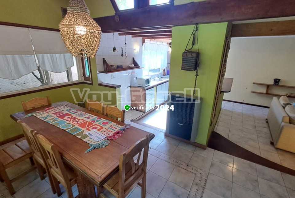 Alquilo Casa La Esquina en Villa Gesell zona Centro a 1000 Mts de la Playa 