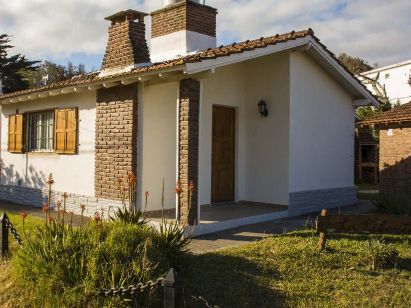 Alquilo Chalet La Liberte en Villa Gesell zona Sur a 50 mts de la Playa 