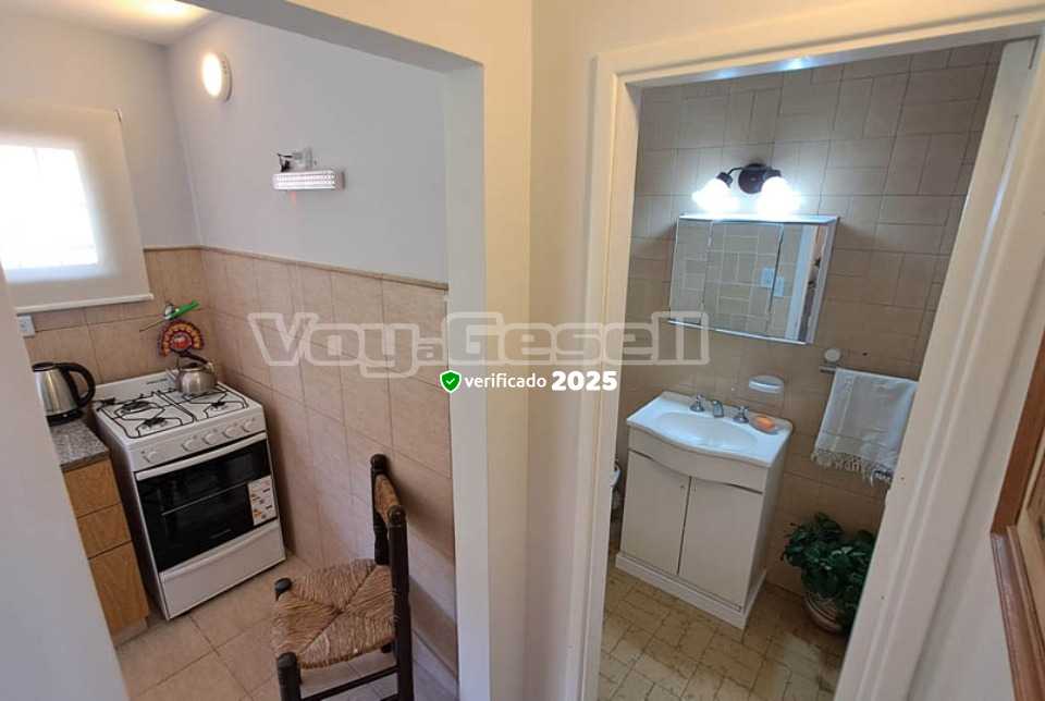 Alquilo Casa Las 3 Marias en Villa Gesell zona Centro Comercial a 550 Mts de la Playa 