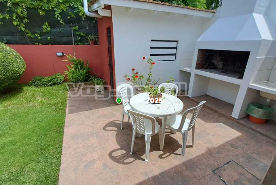 Alquilo Casa Las 3 Marias en Villa Gesell zona Centro Comercial a 550 Mts de la Playa