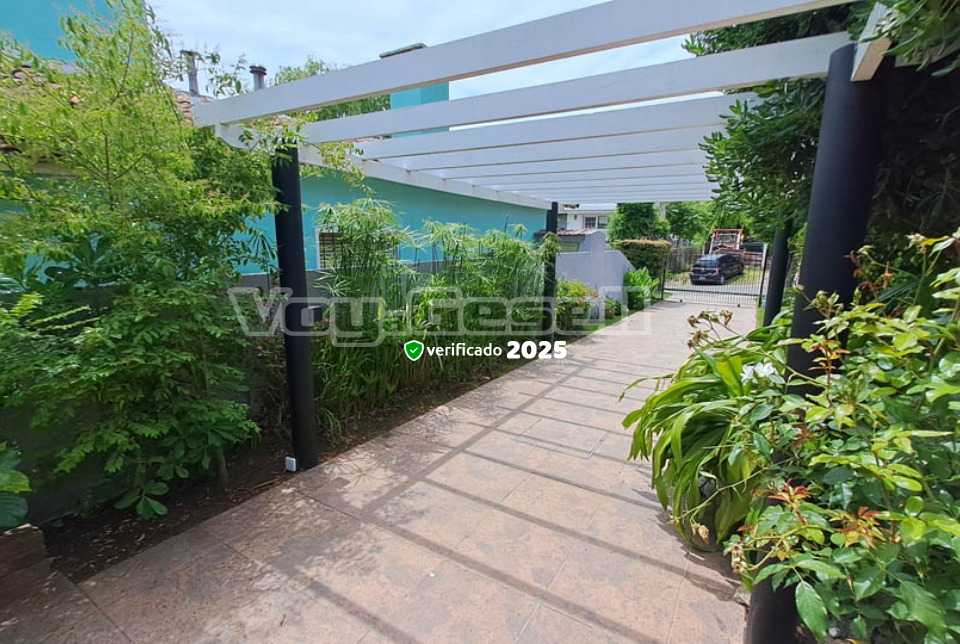 Alquilo Casa Las 3 Marias en Villa Gesell zona Centro Comercial a 550 Mts de la Playa 