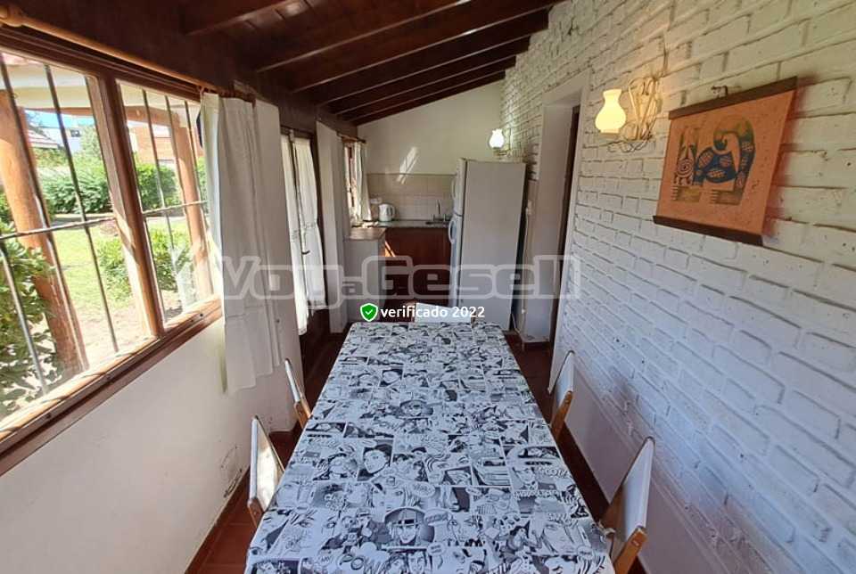 Alquilo Casa Las Margaritas en Villa Gesell zona Centro a 200 Mts de la Playa