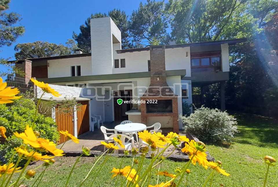 Alquilo Casa Lenga y Cimarron en Villa Gesell zona Barrio Norte a 400 Mts de la Playa Parque