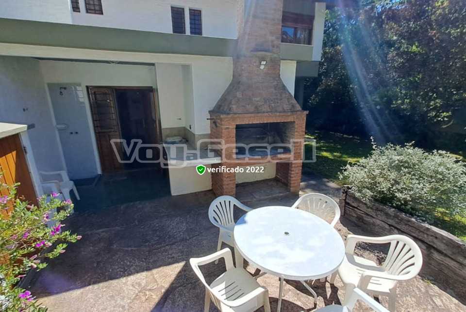 Alquilo Casa Lenga y Cimarron en Villa Gesell zona Barrio Norte a 400 Mts de la Playa Parrilla