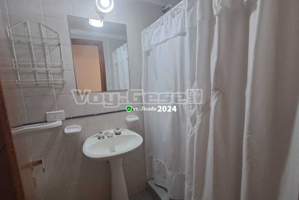 Alquilo Departamento Liberta 12 en Villa Gesell zona Centro Comercial a 100 mts de la Playa