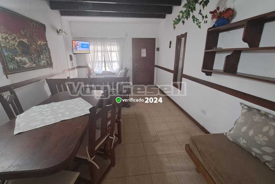 Alquilo Departamento Liberta 12 en Villa Gesell zona Centro Comercial a 100 mts de la Playa 