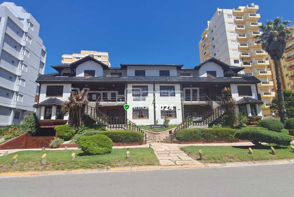 Liberta 12: Departamento en Villa Gesell zona Centro Comercial