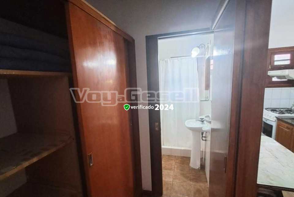 Alquilo Departamento Liberta 3 en Villa Gesell zona Centro Comercial a 130 mts de la Playa