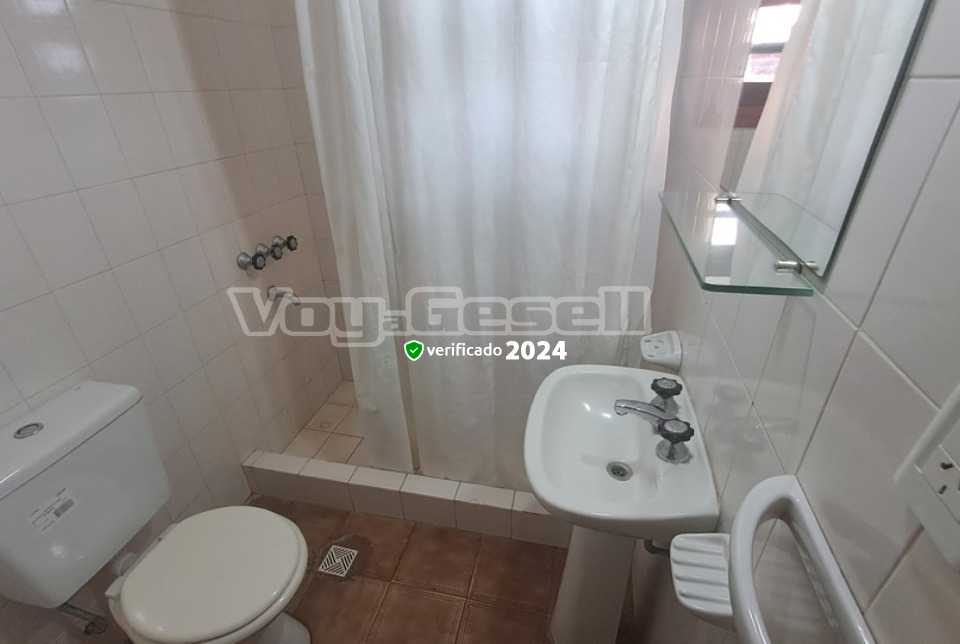 Alquilo Departamento Liberta 3 en Villa Gesell zona Centro Comercial a 130 mts de la Playa