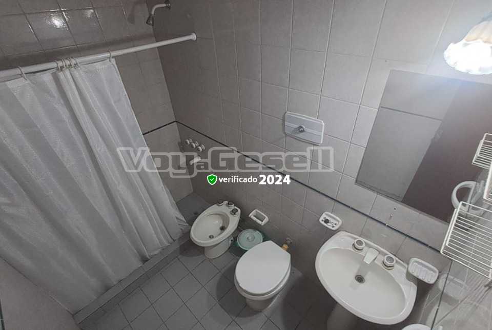 Alquilo Departamento Liberta 3 en Villa Gesell zona Centro Comercial a 130 mts de la Playa 