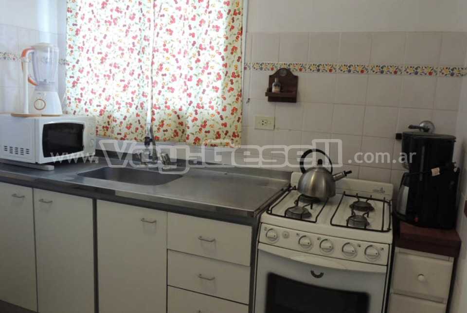 Alquilo Departamento Libra 18 1B en Villa Gesell zona Centro Comercial a 20 mts de la Playa cocina