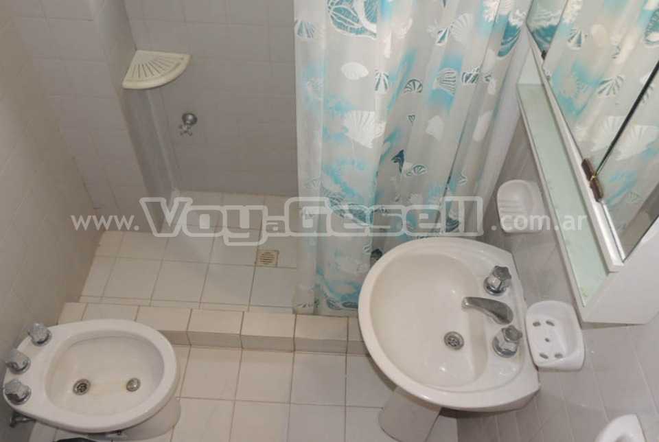 Alquilo Departamento Libra 18 1B en Villa Gesell zona Centro Comercial a 20 mts de la Playa