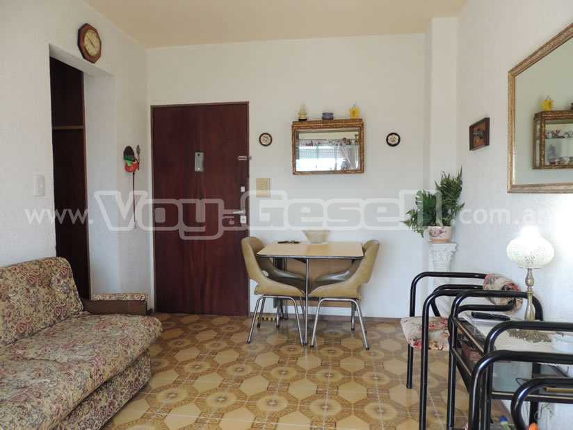 Alquilo Departamento Libra V 10E en Villa Gesell zona Centro Comercial a 200 mts de la Playa 