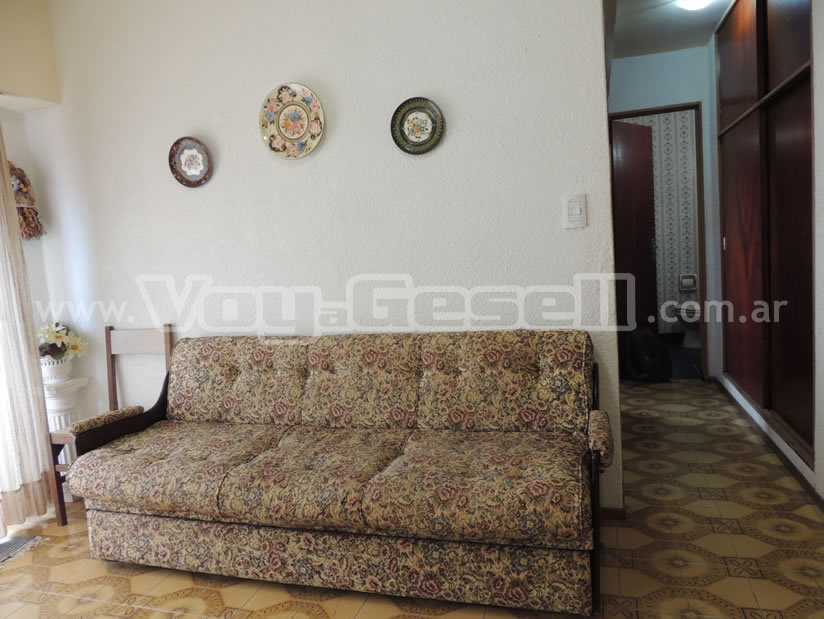 Alquilo Departamento Libra V 10E en Villa Gesell zona Centro Comercial a 200 mts de la Playa 