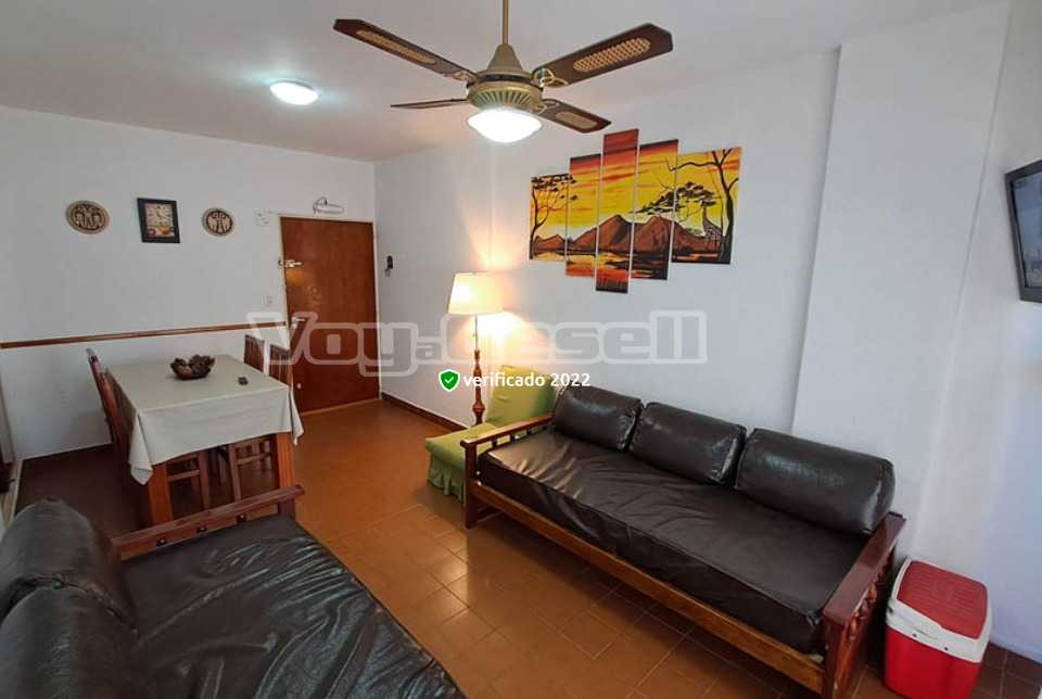 Alquilo Departamento Libra VIII 3B en Villa Gesell zona Centro Comercial a 150 Mts de la Playa Living Comedor