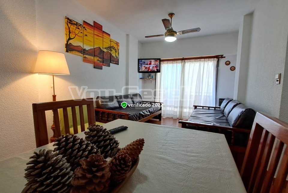 Alquilo Departamento Libra VIII 3B en Villa Gesell zona Centro Comercial a 150 Mts de la Playa Living Comedor