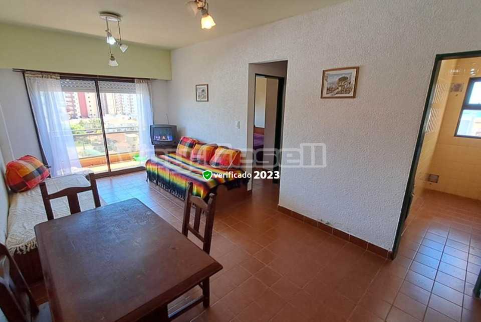 Alquilo Departamento Libra VIII 6A en Villa Gesell zona Centro Comercial a 150 Mts de la Playa 