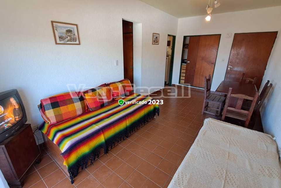 Alquilo Departamento Libra VIII 6A en Villa Gesell zona Centro Comercial a 150 Mts de la Playa