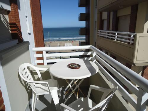 Libra XX 4C: Departamento en Villa Gesell zona Centro Comercial