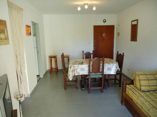 Alquilo Departamento Libra XX 4C en Villa Gesell zona Centro Comercial a 20 Mts de la Playa 