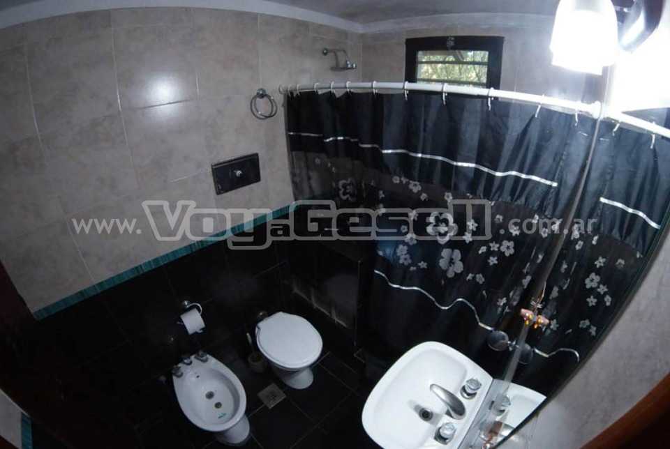 Alquilo Casa Lluna en Villa Gesell zona Centro a 1000 mts de la Playa