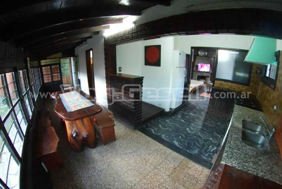 Alquilo Casa Lluna en Villa Gesell zona Centro a 1000 mts de la Playa