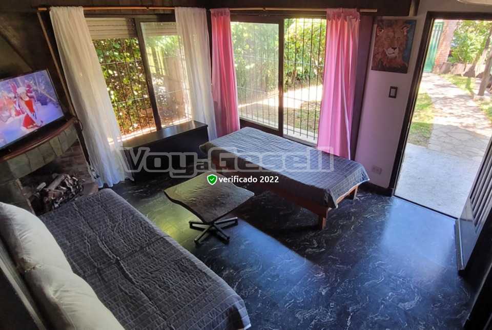 Alquilo Casa Lluna en Villa Gesell zona Centro a 1000 mts de la Playa 