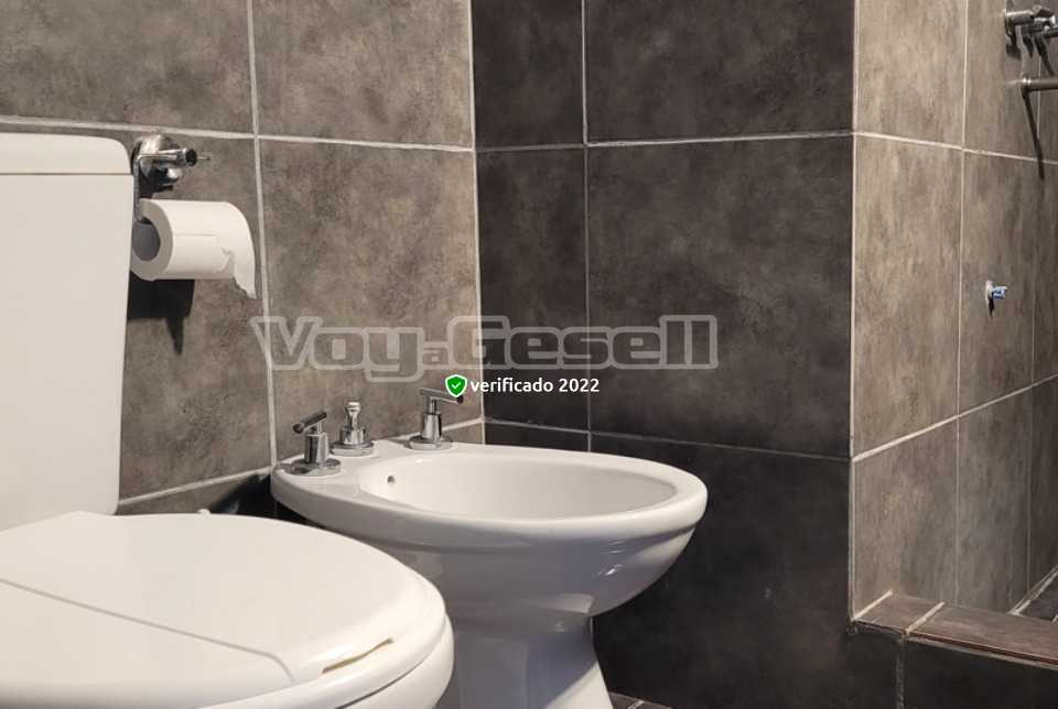 Alquilo Casa Lluna en Villa Gesell zona Centro a 1000 mts de la Playa