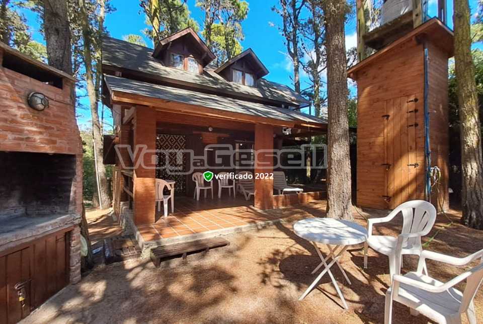 Alquilo Cabaña Lobi en Mar de las Pampas zona  a 550 Mts de la Playa Deck con Parrilla