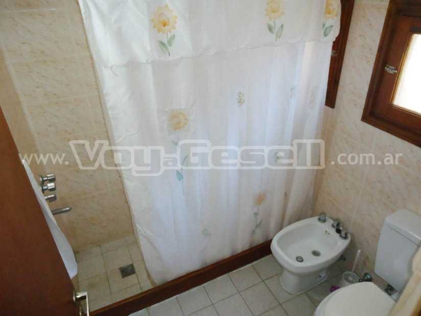 Alquilo Departamento Lomita Verde 6to en Villa Gesell zona Centro Comercial a 100 Mts de la Playa