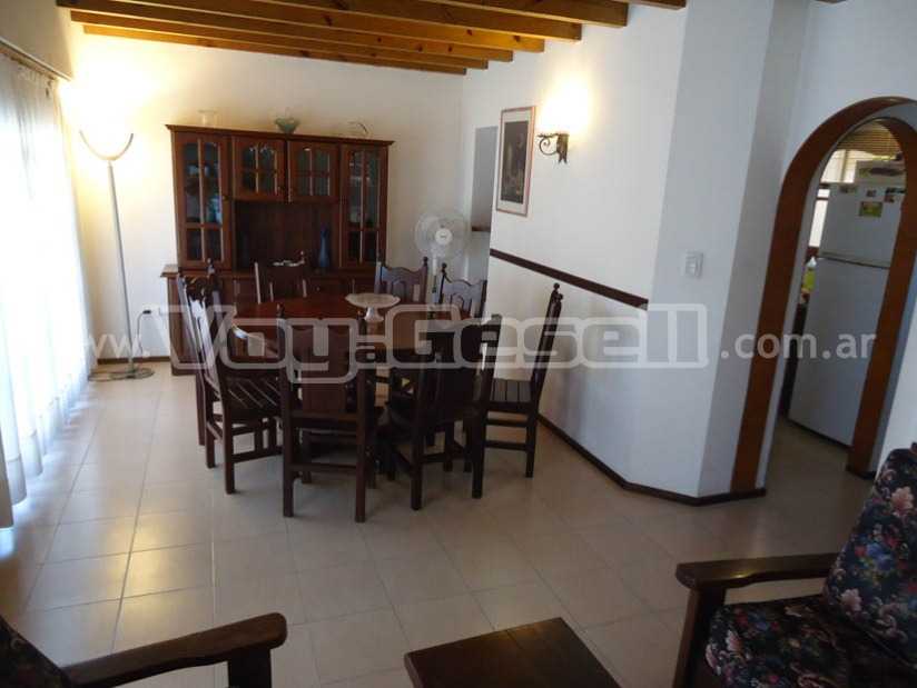 Alquilo Departamento Lomita Verde 6to en Villa Gesell zona Centro Comercial a 100 Mts de la Playa