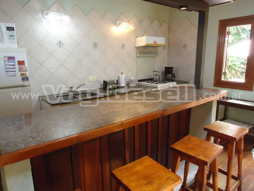 Alquilo Casa Los Abetos en Villa Gesell zona Centro Comercial a 650 Mts de la Playa 