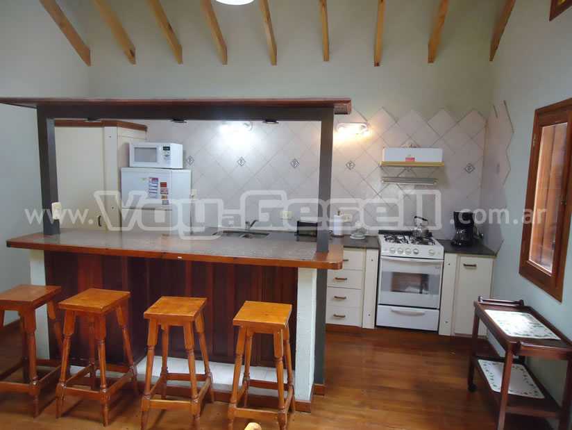 Alquilo Casa Los Abetos en Villa Gesell zona Centro Comercial a 650 Mts de la Playa