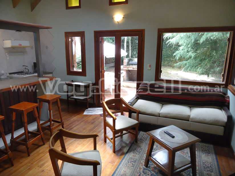 Alquilo Casa Los Abetos en Villa Gesell zona Centro Comercial a 650 Mts de la Playa