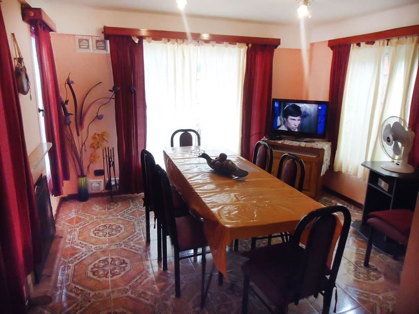 Alquilo Casa Los Naranjos en Villa Gesell zona Centro a 900 Mts de la Playa 