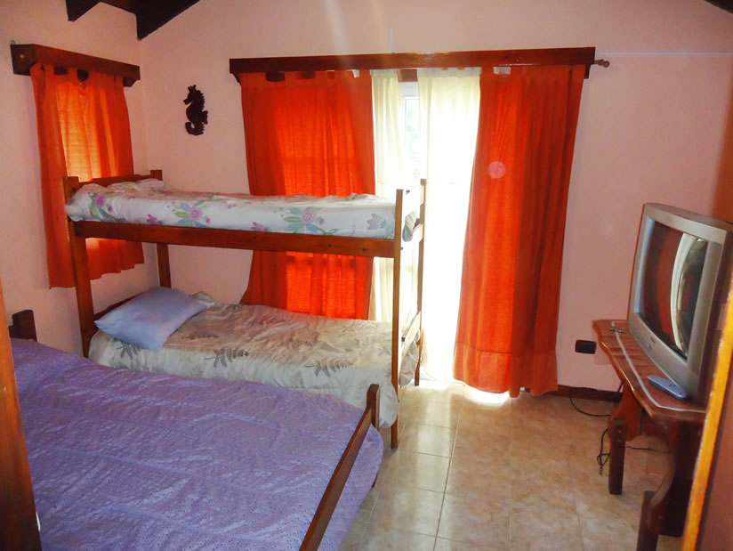 Alquilo Casa Los Naranjos en Villa Gesell zona Centro a 900 Mts de la Playa