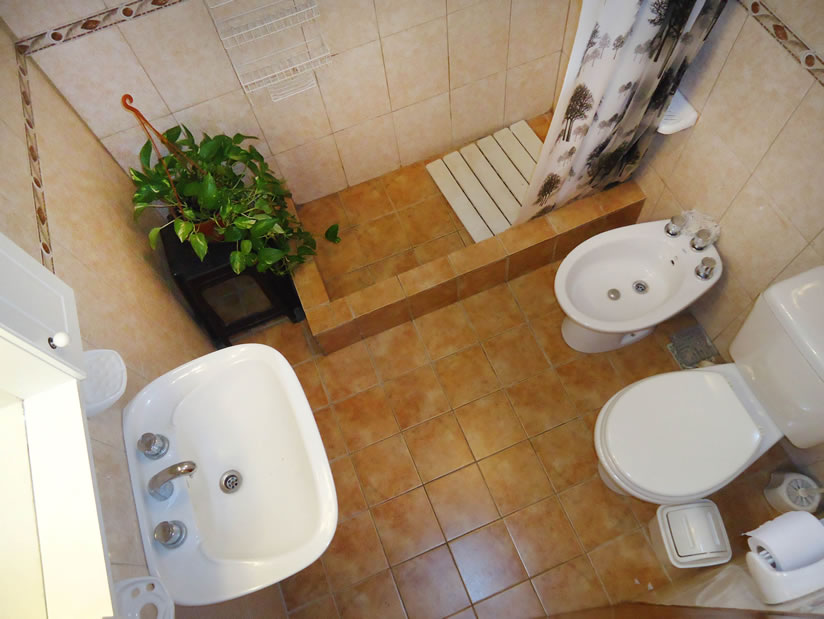 Alquilo Casa Los Naranjos en Villa Gesell zona Centro a 900 Mts de la Playa