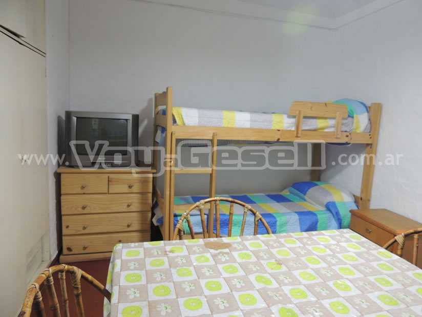 Alquilo Departamento Los Nuevos 3 en Villa Gesell zona Centro a 800 mts de la Playa 