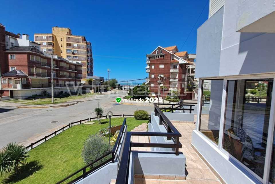 Luvie 2A: Departamento en Villa Gesell zona Centro Comercial