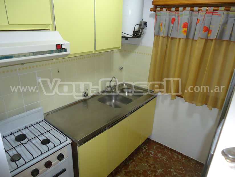 Alquilo Departamento Luz Mar Depto 4 en Villa Gesell zona Centro Comercial a 200 Mts de la Playa 