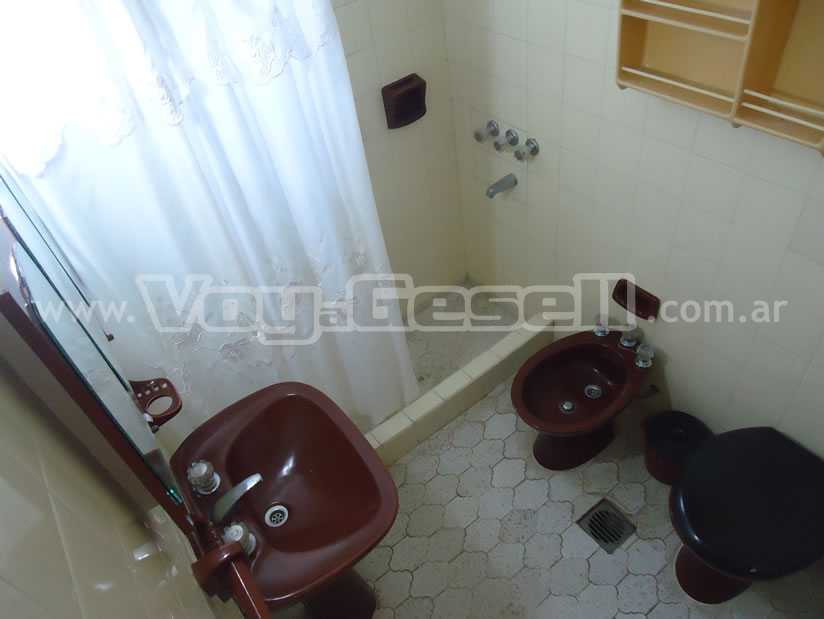 Alquilo Departamento Luz Mar Depto 4 en Villa Gesell zona Centro Comercial a 200 Mts de la Playa