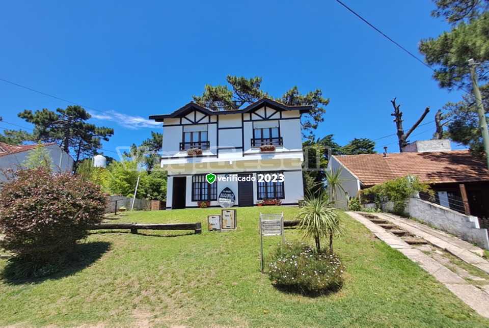 Magari: Departamento en Villa Gesell zona Centro